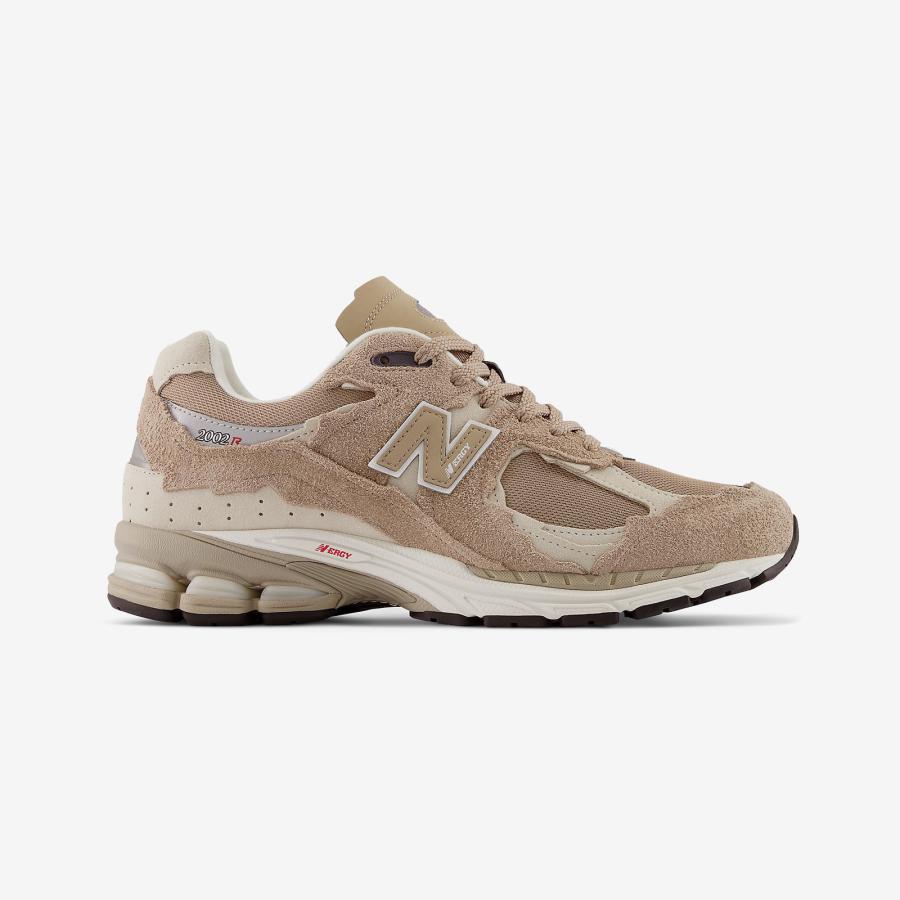 NEW BALANCE 2002R REFINED FUTURE - 24 Kilates Bangkok